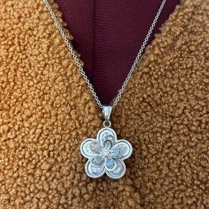 Vintage Flower pendant with 18 inch chain